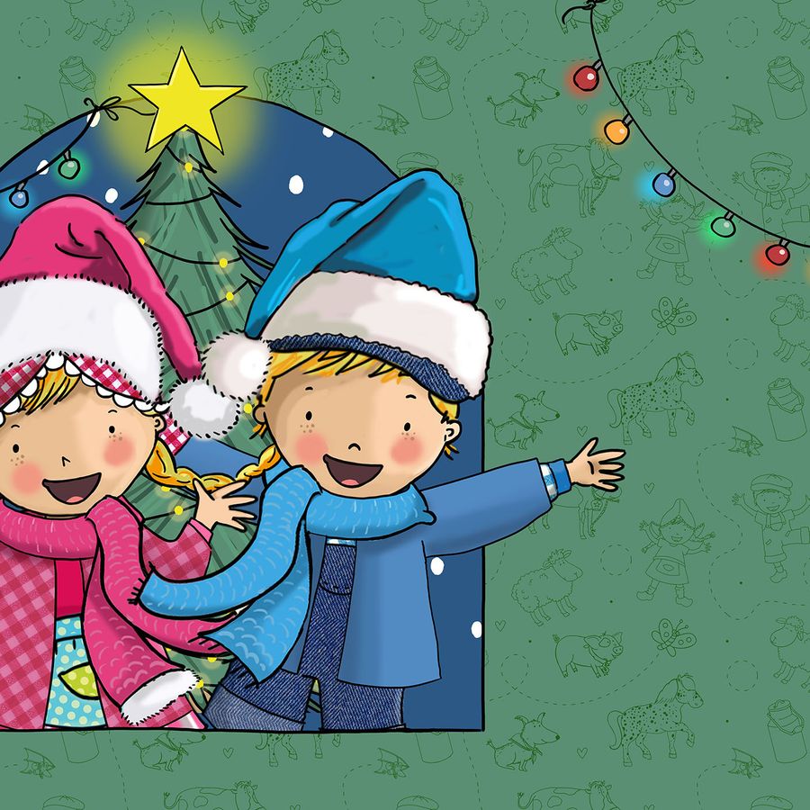 Fien e Teun in winterse kleren met kerstmutsen. Boven hen kerstlichtjes. Achter hen een kerstboom met ster als piek.