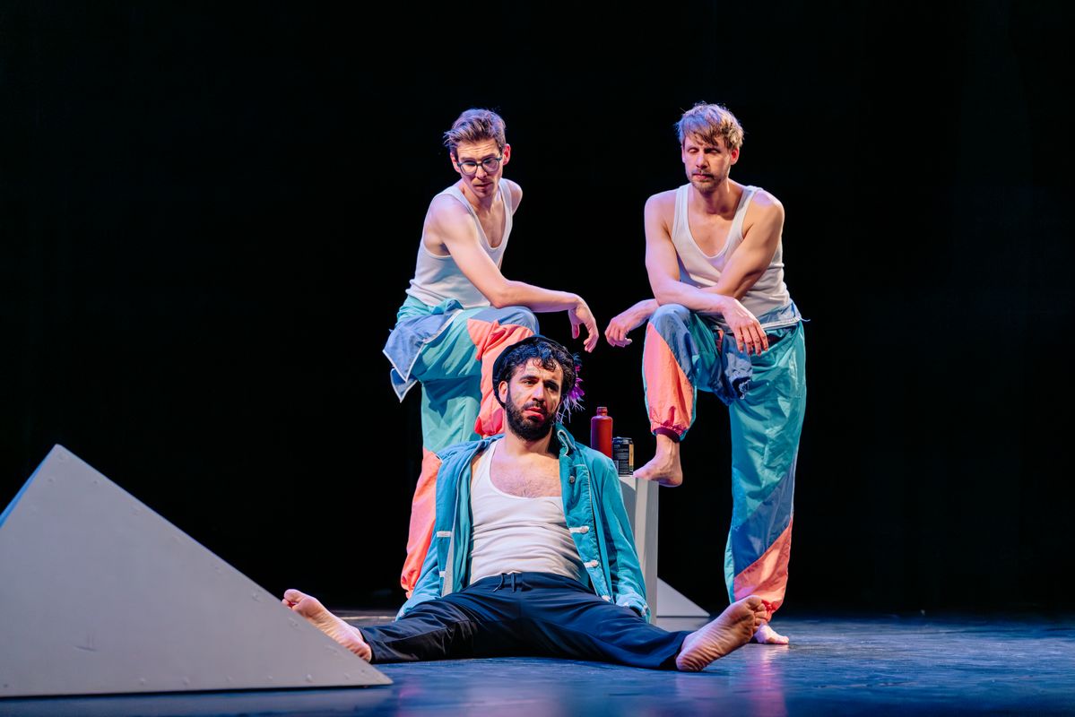 Thijs van de Meeberg,  Remy Evers en Marco Lopes op het toneel