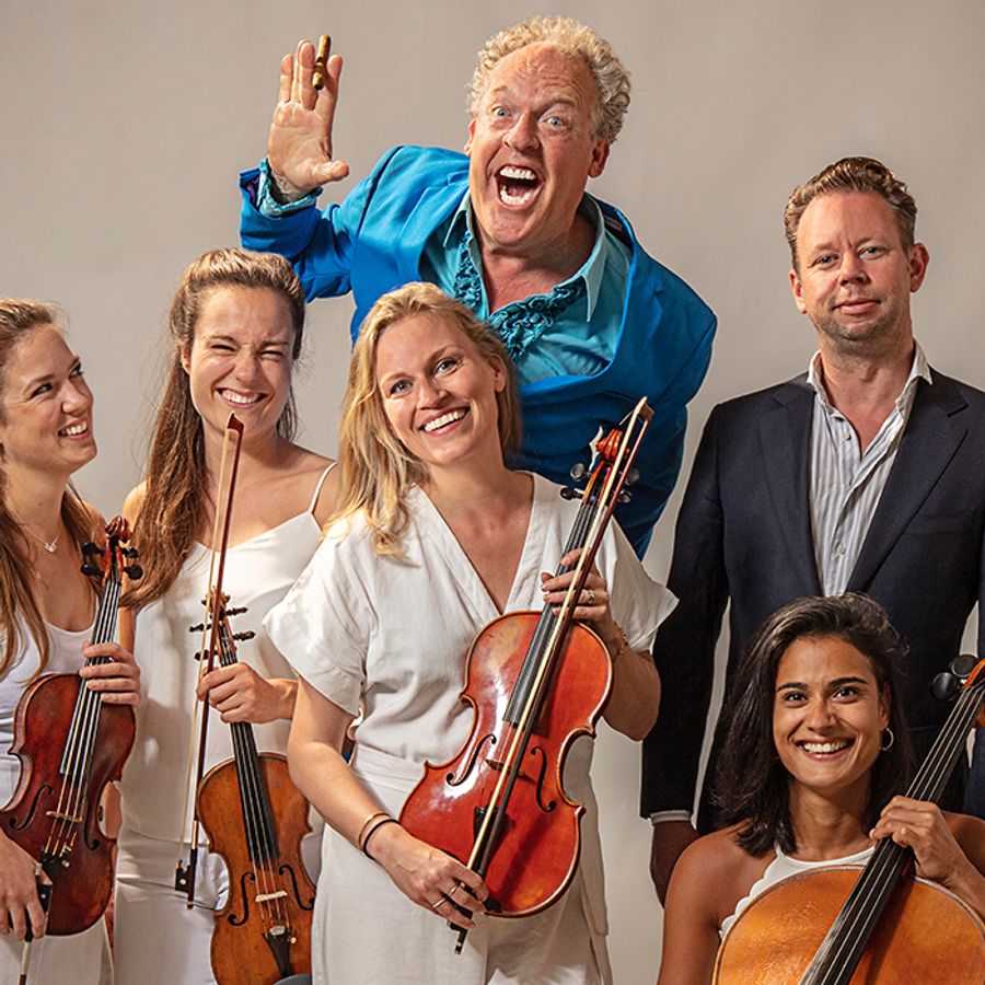 Bert Visscher met muzikanten van Noordpool Strijkkwartet