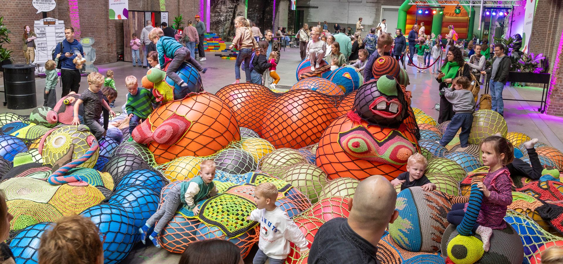PLAYSCAPE - GIGANTISCH SPEELLANDSCHAP