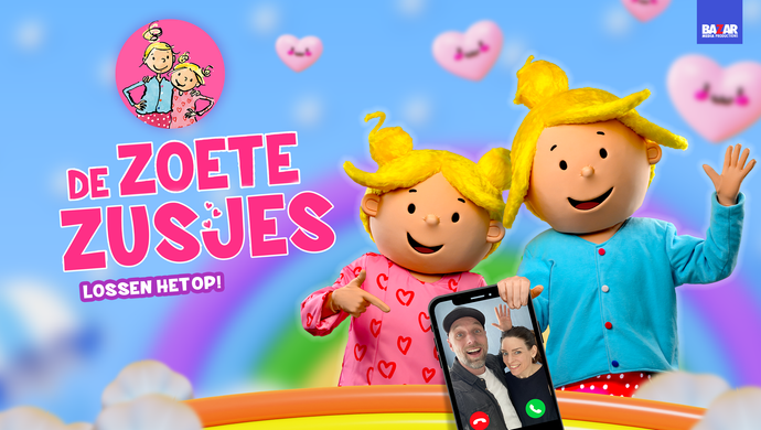 Twee poppen van de zoete zusjes bij een regenboog. Een smartphone is een beeld met een videogesprek.