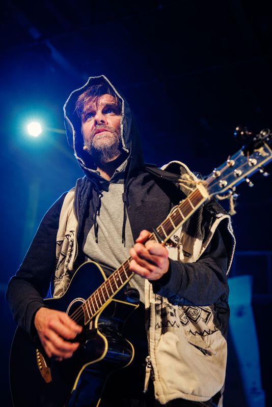 Steyn de Leeuwe met gitaar