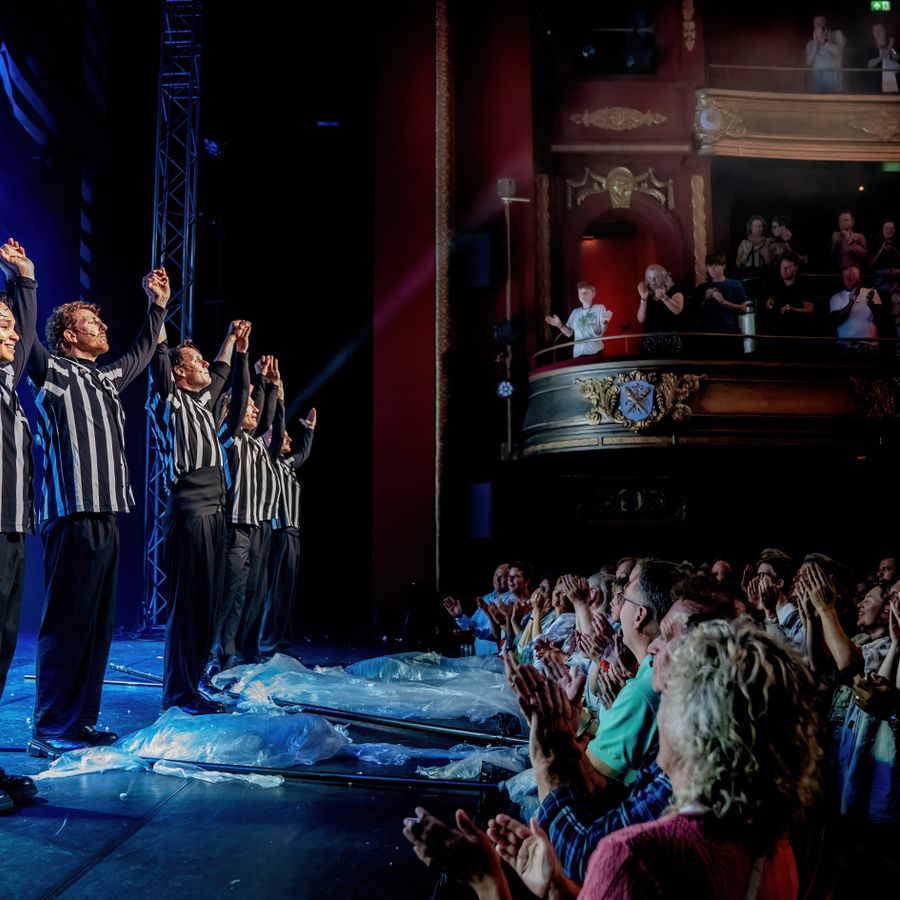 Ashton Brothers nemen applaus in ontvangst