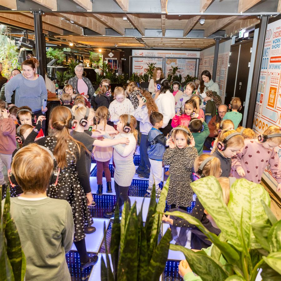 Silent kinderdisco in foyer theater