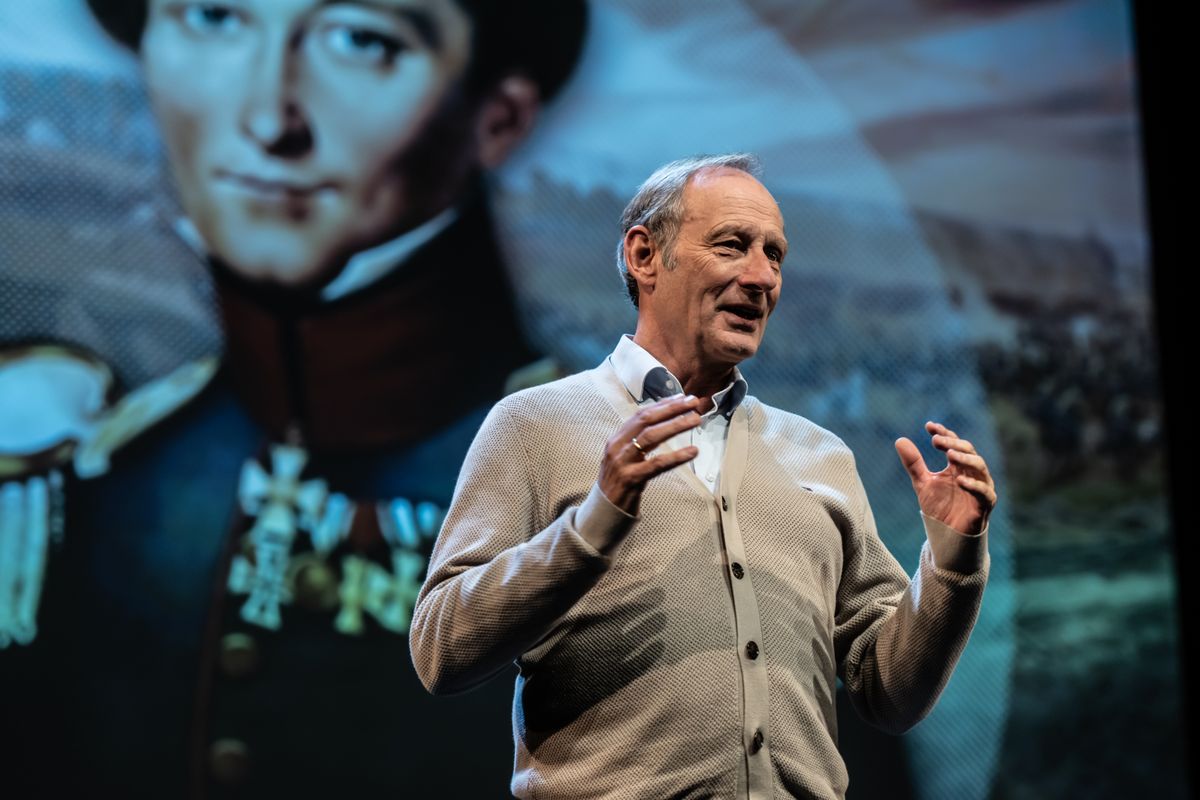 Mart de Kruif staat op het toneel