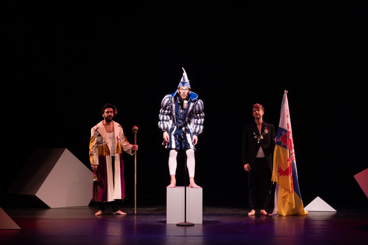 Thijs van de Meeberg,  Remy Evers en Marco Lopes op het toneel