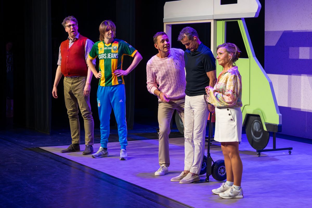 alle acteurs op het podium