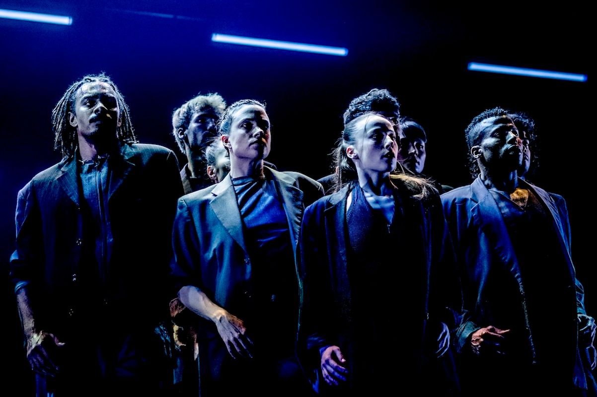 groep dansers bij elkaar