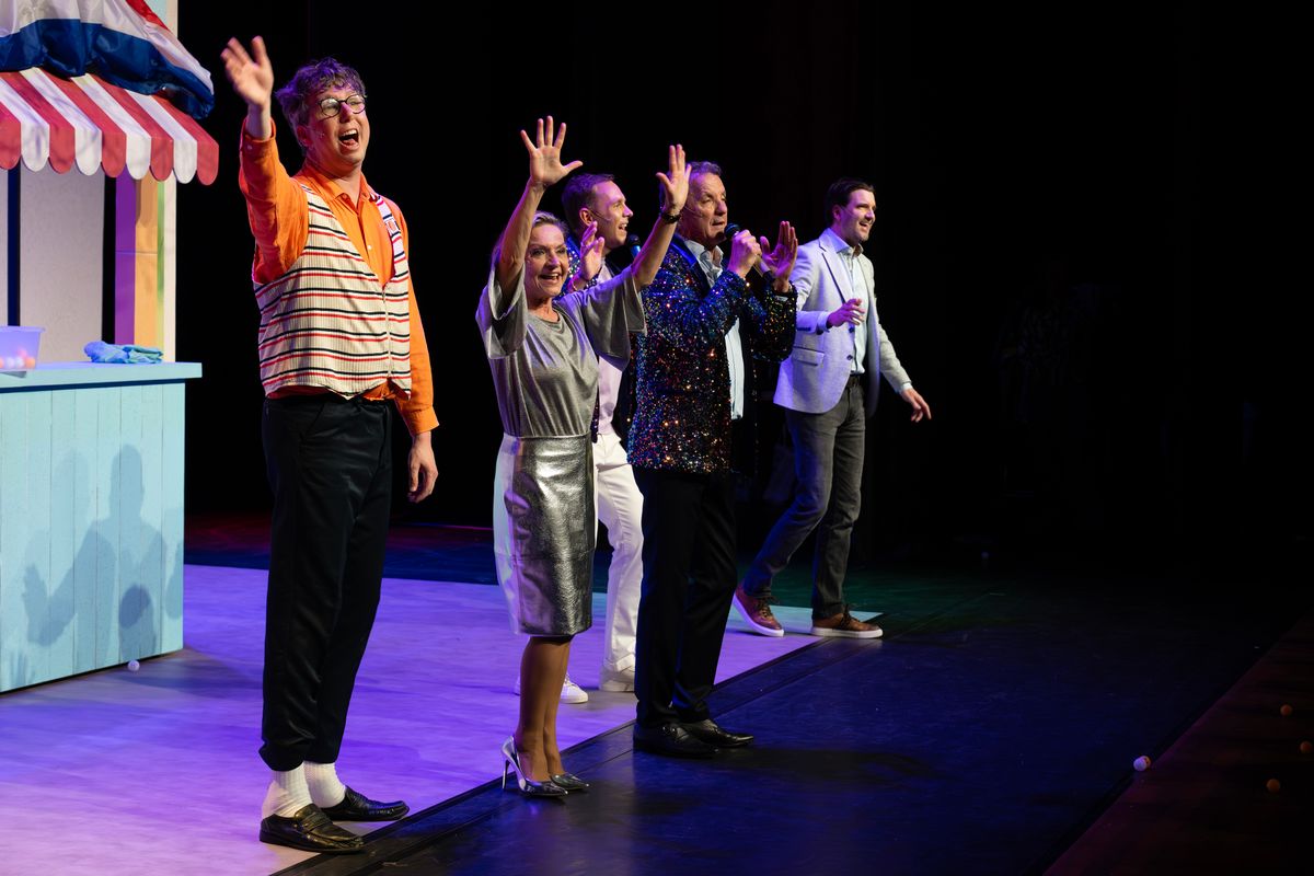 alle acteurs op het podium