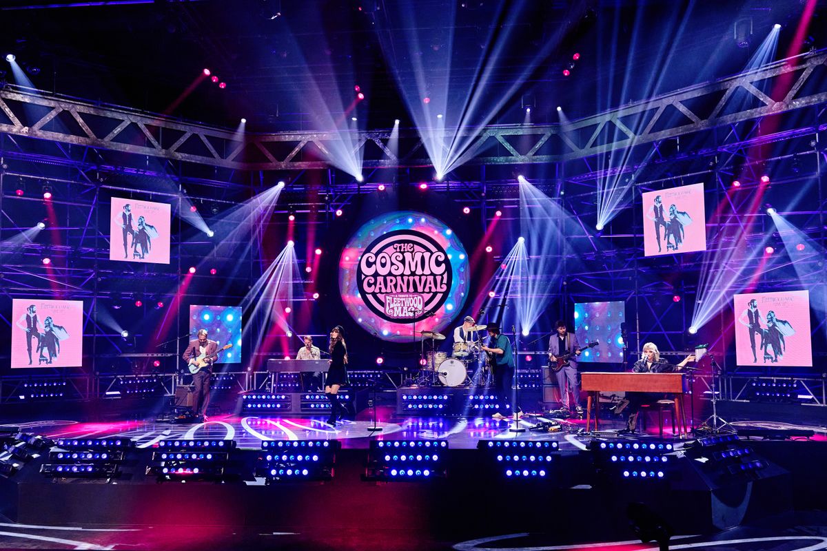 de band op het podium in het theater